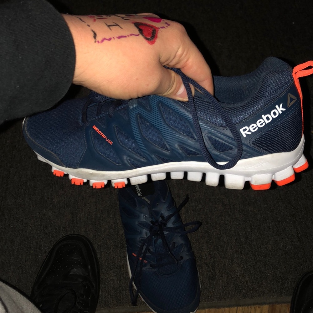 Reebok - Picture 3 of 3